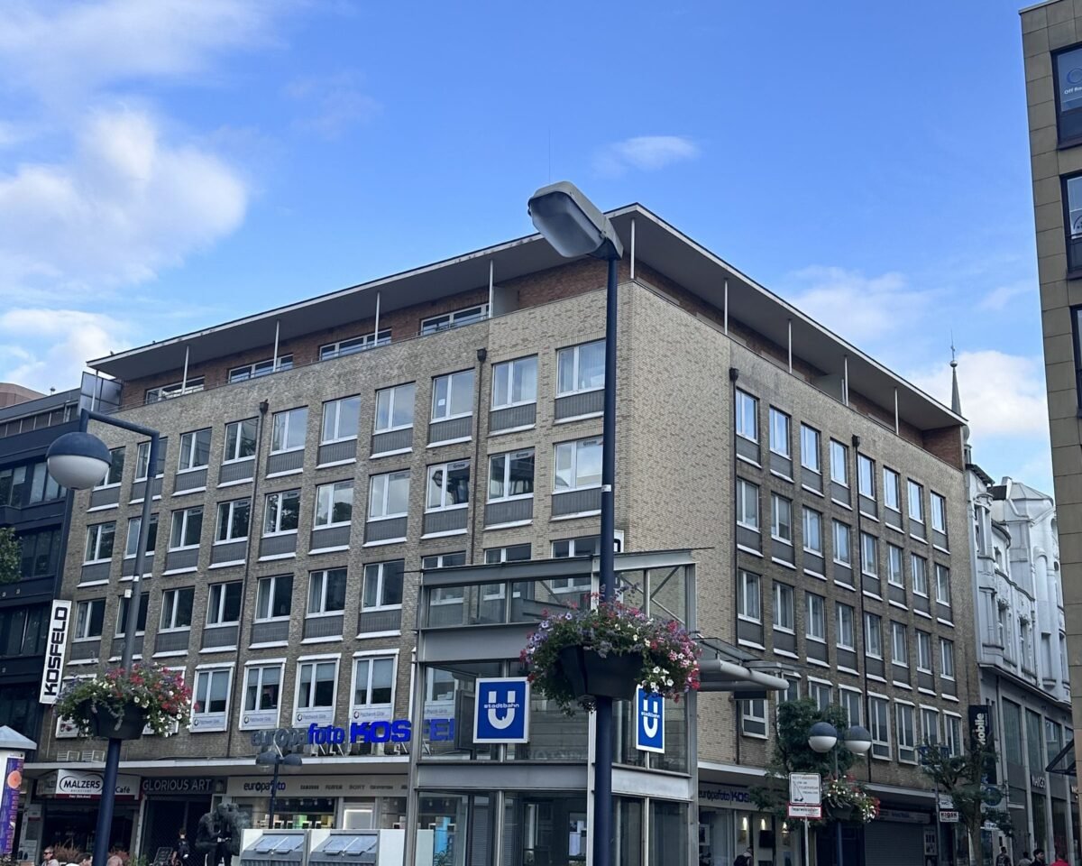 Das Gebäude der DEE-Sprachschule an der Kampstraße 32-34 in Dortmund
