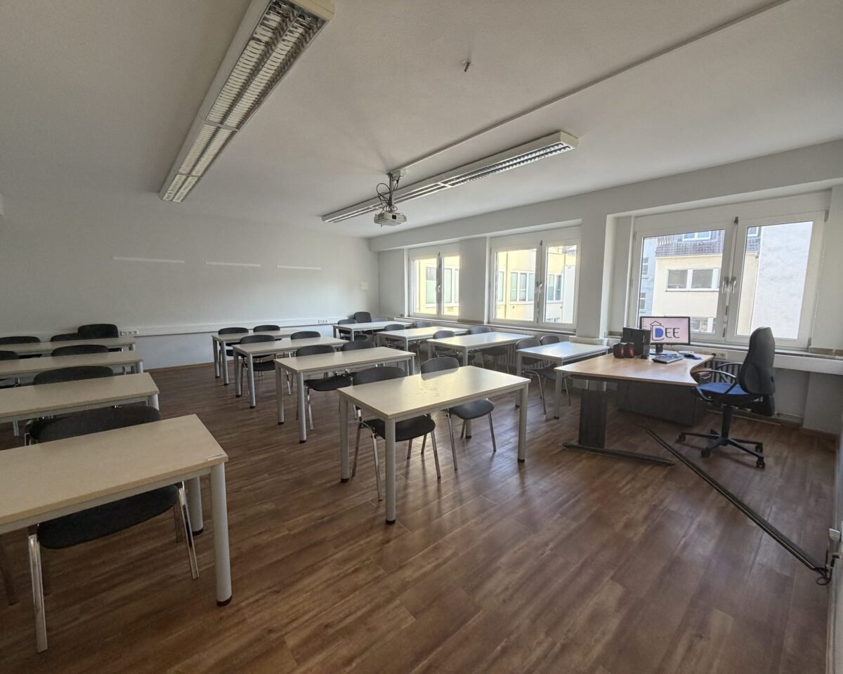 Intensive course in a classroom at DEE-Sprachschule